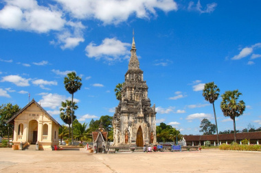 Chùa That Ing Hang - điểm hành hương linh thiêng trên đất Lào