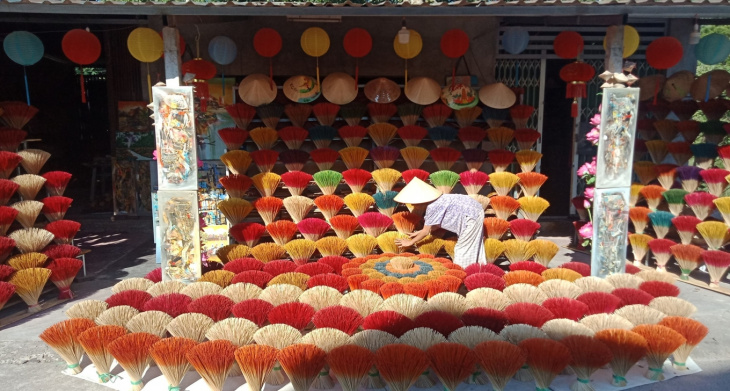 en, handicraft villages in hue