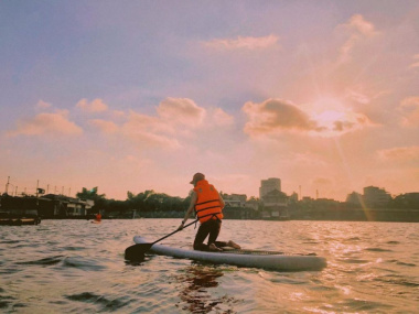 Chèo thuyền Kayak Hồ Tây – Chơi cực đã, lướt cực phê?