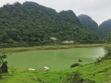 Những hồ nước đẹp ở Cao Bằng có cảnh sắc đẹp tựa tiên cảnh chốn nhân gian 