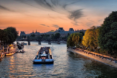 Paris lên kế hoạch làm sạch sông Seine cho du khách tắm