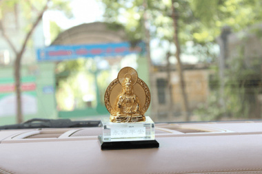 3 điều đặc biệt lưu ý khi bài trí tượng Phật phong thủy cho xe ô tô