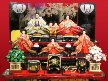 Hinamatsuri là gì? Cách kỷ niệm Lễ hội búp bê ở Nhật Bản