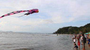 Kite performance on Ha Tien beach