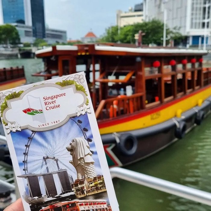 du lịch du thuyền trên sông ở singapore với những chiếc bumboat cổ 