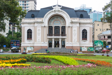 Nhà hát thành phố Hồ Chí Minh – Tọa độ sống ảo được nhiều bạn trẻ săn lùng