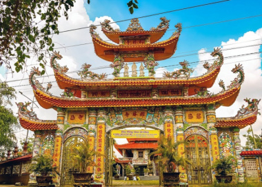 Vãn cảnh chùa Thiền Lâm Cà Mau đẹp ‘quên’ lối về