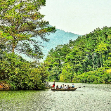 Hồ Khuôn Thần Bắc Giang – tọa độ xanh mát thích hợp cho chuyến đi trong ngày