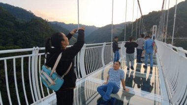 Experience the world’s longest glass bridge in Vietnam