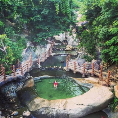 Trải nghiệm tắm suối khoáng nóng Hua Pe – điểm đến đầy thư giãn ở Điện Biên 