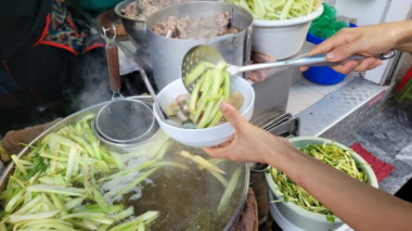 24 hours eating ‘forget the way back’ in Hanoi’s old quarter