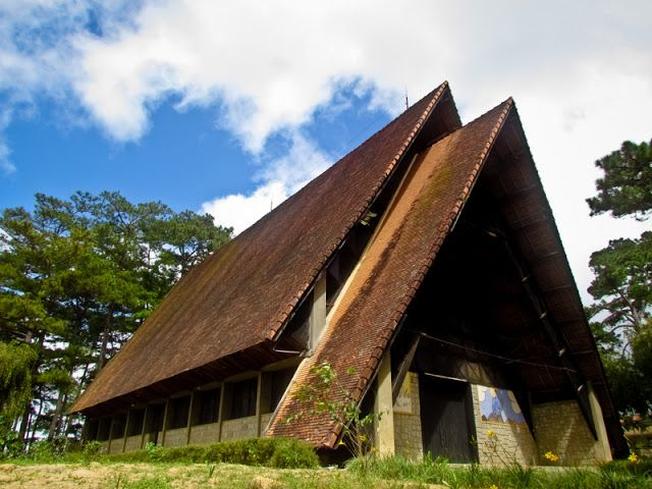 nhà thờ cam ly – địa điểm du lịch tôn giáo hấp dẫn tại đà lạt
