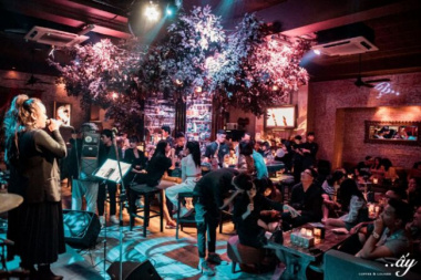 Top 10 quán cafe nhạc sống nhẹ nhàng đậm chất riêng tại Hà Nội