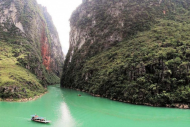 Đi thuyền sông Nho Quế ngắm hẻm vực sâu nhất Đông Nam Á