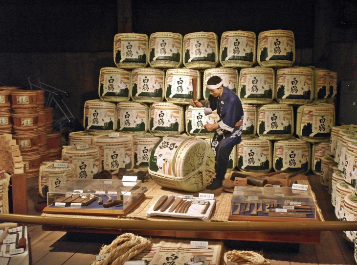 khám phá, trải nghiệm, độc đáo bảo tàng rượu sake hakutsuru khi đi tour nhật bản