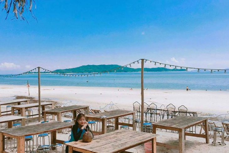 nghỉ dưỡng, top 12 bãi biển quảng ninh đẹp và thu hút du khách nhất