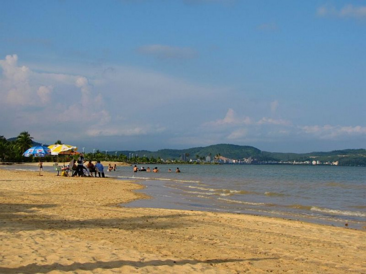 nghỉ dưỡng, top 12 bãi biển quảng ninh đẹp và thu hút du khách nhất