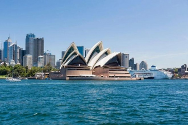 Du thuyền khỏa thân ở Australia gây tranh cãi