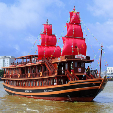 Top 3 du thuyền Sài Gòn sang trọng cho bữa ăn tối thơ mộng trên sông