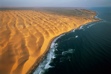 Những sa mạc độc đáo trên thế giới, nơi bao phủ đầy muối, nơi cát trắng tinh siêu thực