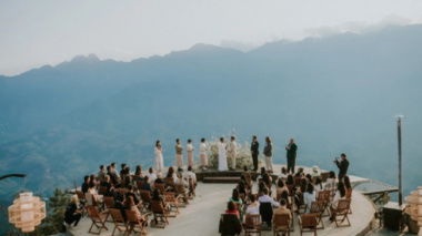 Wedding at 1600m above sea level splendid and elegant in the sunset in Sapa
