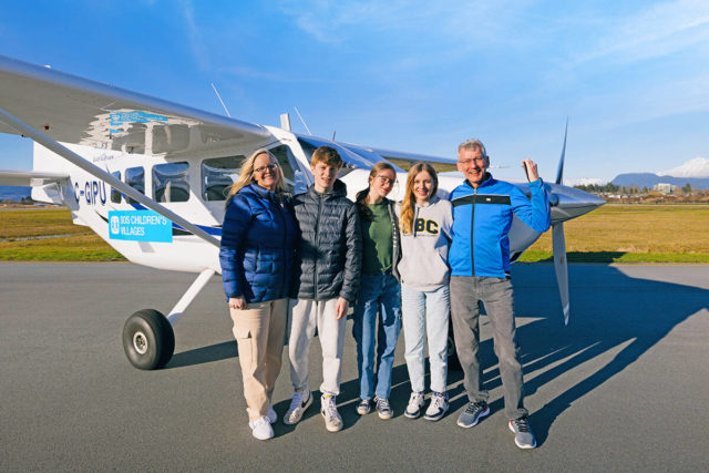 tour châu âu, gia đình du lịch vòng quanh thế giới bằng máy bay riêng