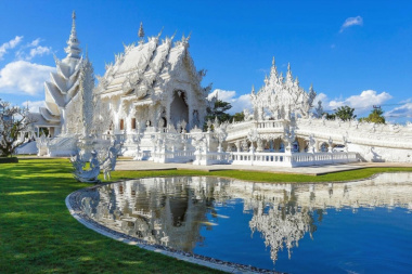 Ngôi chùa trắng lộng lẫy độc nhất vô nhị trên Thế Giới