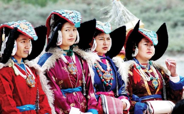 khám phá, trải nghiệm, tìm hiểu văn hóa trang phục người ladakh ấn độ