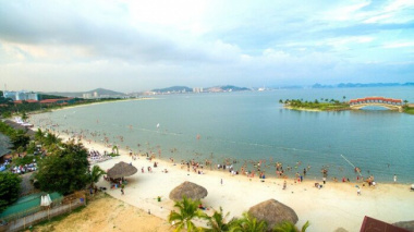 Top 10 bãi biển đẹp nhất Việt Nam mà bạn không nên bỏ qua