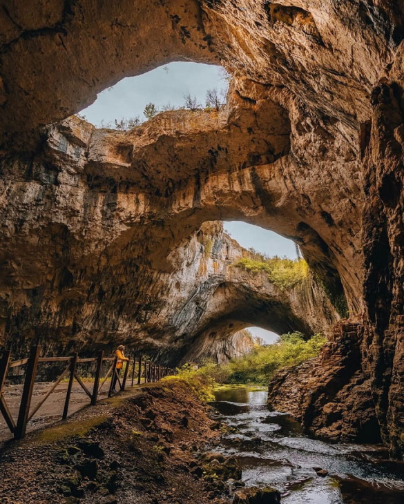 hang động devetashka, khám phá, trải nghiệm, ngắm nhìn thế giới ngầm tuyệt đẹp ở hang động devetashka bulgaria