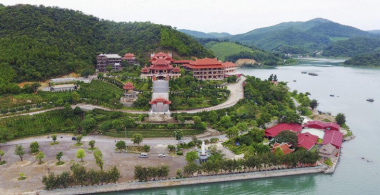 Chùa Cái Bầu – Ngôi chùa đẹp bên vịnh Bái Tử Long