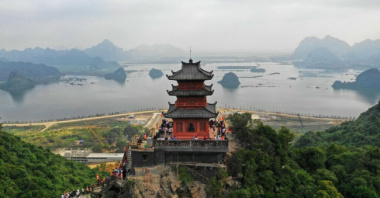 Top 15 ngôi chùa Hà Nội linh thiêng và nổi tiếng nhất 2022