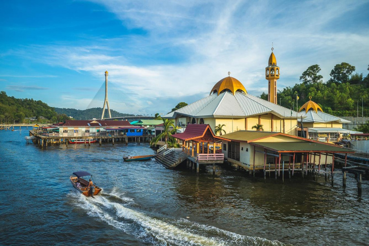 Brunei - Hòn ngọc xanh của Đông Nam Á, Khám Phá