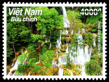 What is special about the 4 waterfalls introduced on the latest stamp set of Vietnam Post?
