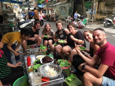 Top món ăn đường phố Hà Nội ngon ‘xoắn lưỡi’ khách du lịch cũng phải mê
