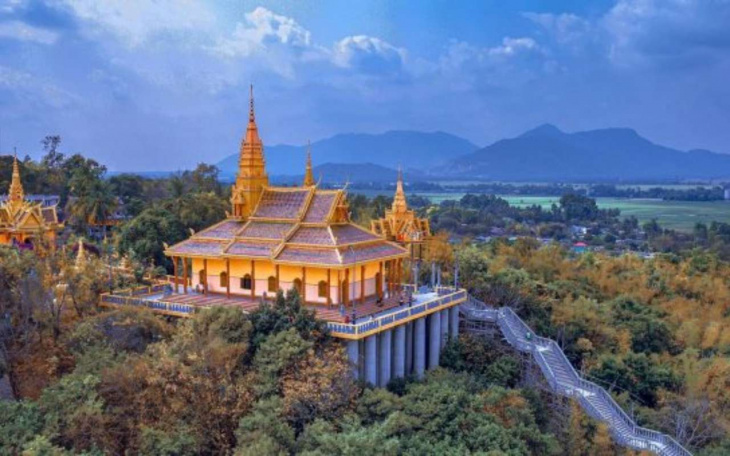 chùa tà pạ – độc đáo ngôi chùa trên không tại an giang (2022)