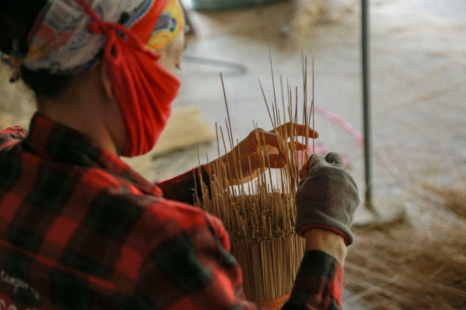 chử đồng tử, du lich hung yen, làng nôm, phố hiến, tiên dung, đền dạ trạch, làng hương thôn cao – “cái nôi” của nghề làm hương truyền thống việt nam