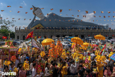 Độc đáo lễ dâng y Kathina của người Khmer