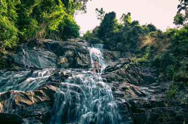 Trekking đầy hoang dã ở thác Ba Đờ Phọt Đà Nẵng