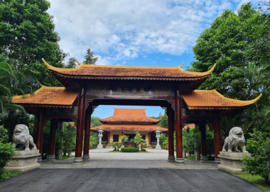 Vãn cảnh đẹp thanh tịnh tại thiền viện Trúc Lâm Thanh Nguyên Bình Dương