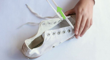 Cách giặt dây giày trắng mà không cần thuốc tẩy