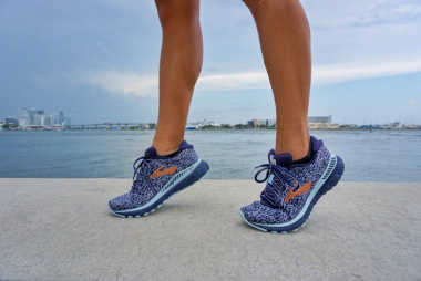 Top 4 Giày Thể Thao Cho Nữ Tốt Nhất: Nike, Asics, Brooks Và Nhiều Hơn Nữa