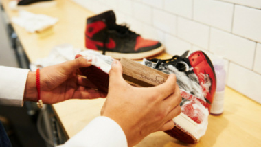 Cách vệ sinh giày sneaker và giữ chúng luôn như mới