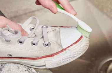 Cách vệ sinh đôi giày trắng của bạn tại nhà để chúng trông hoàn toàn như mới