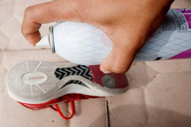Miếng dán đế giày chống trơn trượt có thật sự cần thiết?