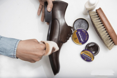 Top 3 cách bảo quản giày da và da lộn hiệu quả