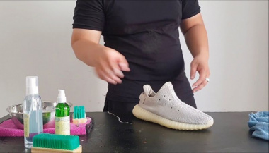 Cách giặt giày Adidas Yeezy 350 trắng mà bạn không thể bỏ lỡ