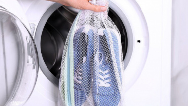6 cách tốt nhất để vệ sinh giày thể thao vải lưới màu trắng