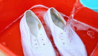 Những sai lầm khi chăm sóc giày khiến giày mau hư và ố vàng