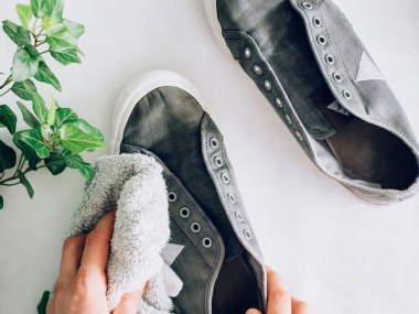 Cách giặt giày sneaker tại nhà trong 6 bước đơn giản
